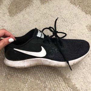 Used mike sneakers